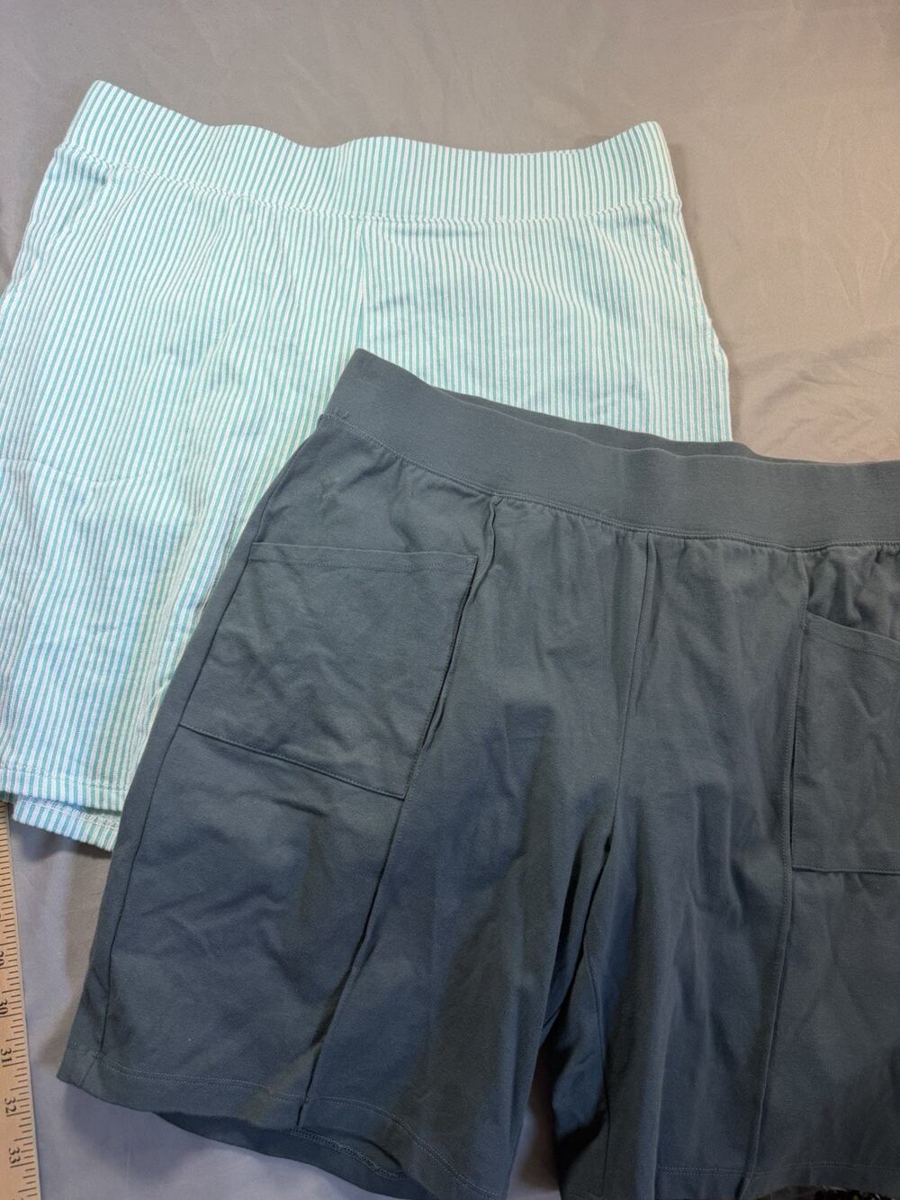 D & Co Bundle Of Pull On Shorts Women’s Size M